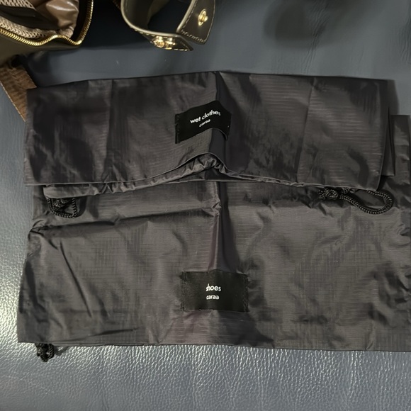 Caraa Olive green Convertible Duffel Bag with Leather Trim and Structured Design - Picture 6 of 7